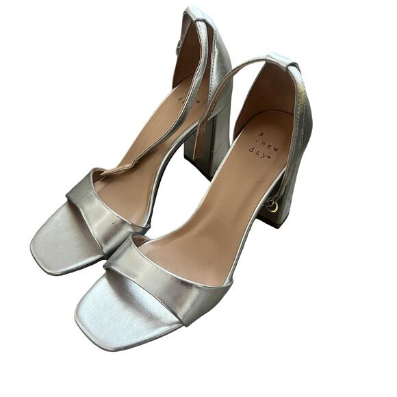 A NEW DAY Shelly Heels Silver 7.5 - Picture 3 of 5
